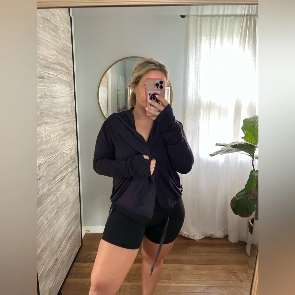 Lululemon Yoga Wrap Dark Purple Size 8 - Picture 1 of 9